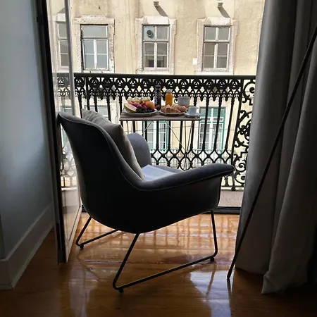 Hideaway: With Private Bathroom And Charming Balcony! ホームステイ