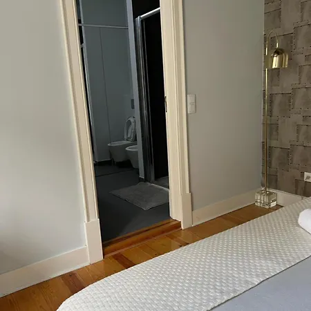 ホームステイ Hideaway: With Private Bathroom And Charming Balcony! リスボン