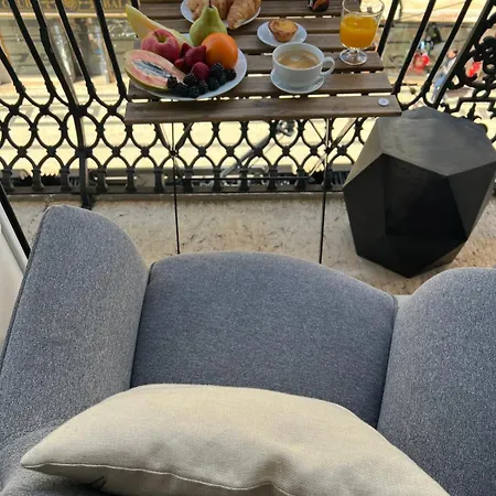 ホームステイ Hideaway: With Private Bathroom And Charming Balcony! リスボン