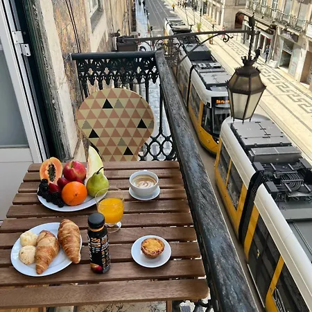 ホームステイ Hideaway: With Private Bathroom And Charming Balcony! *