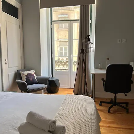 Hideaway: With Private Bathroom And Charming Balcony! Δωμάτια σε οικογενειακή κατοικία
