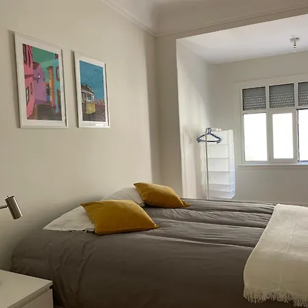 Hideaway: With Private Bathroom And Charming Balcony! * Lisboa